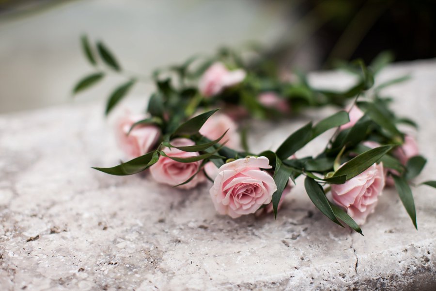 Blush, Peach, & Ivory Woodsy California Wedding via TheELD.com