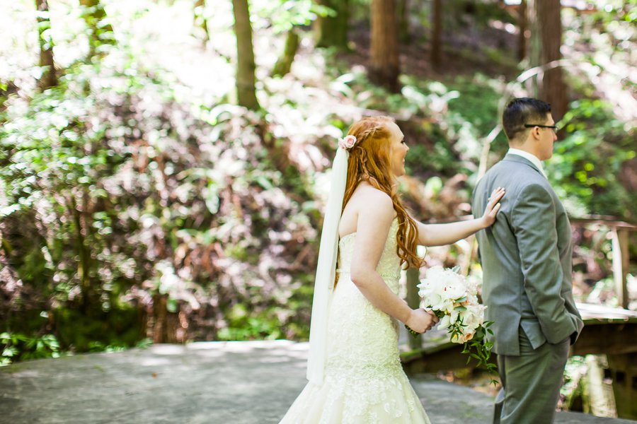 Blush, Peach, & Ivory Woodsy California Wedding via TheELD.com