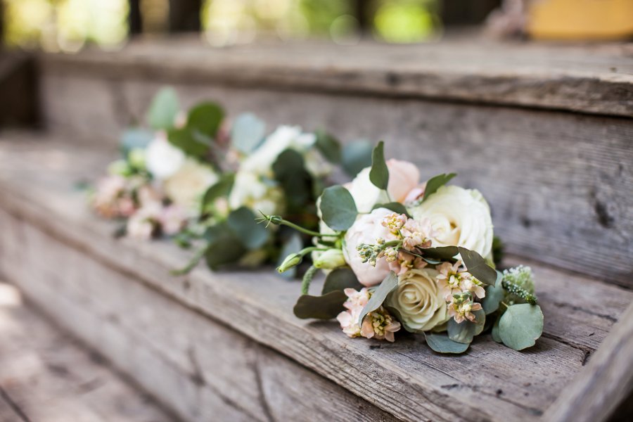 Blush, Peach, & Ivory Woodsy California Wedding via TheELD.com