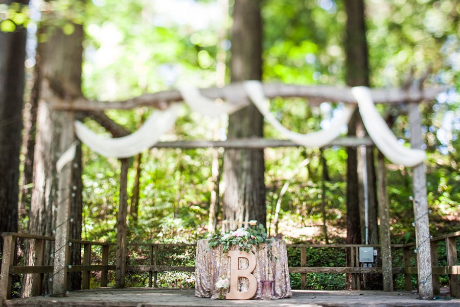 Blush, Peach, & Ivory Woodsy California Wedding via TheELD.com