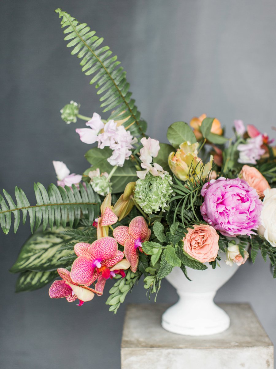 A Colorful Tropical Dinner Party via TheELD.com