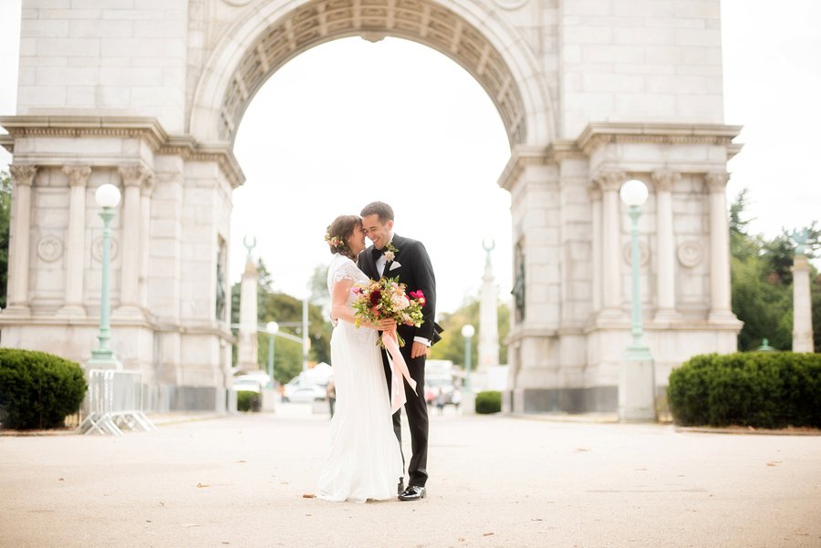 An Elegant Pink & White Brooklyn Wedding via TheELD.com