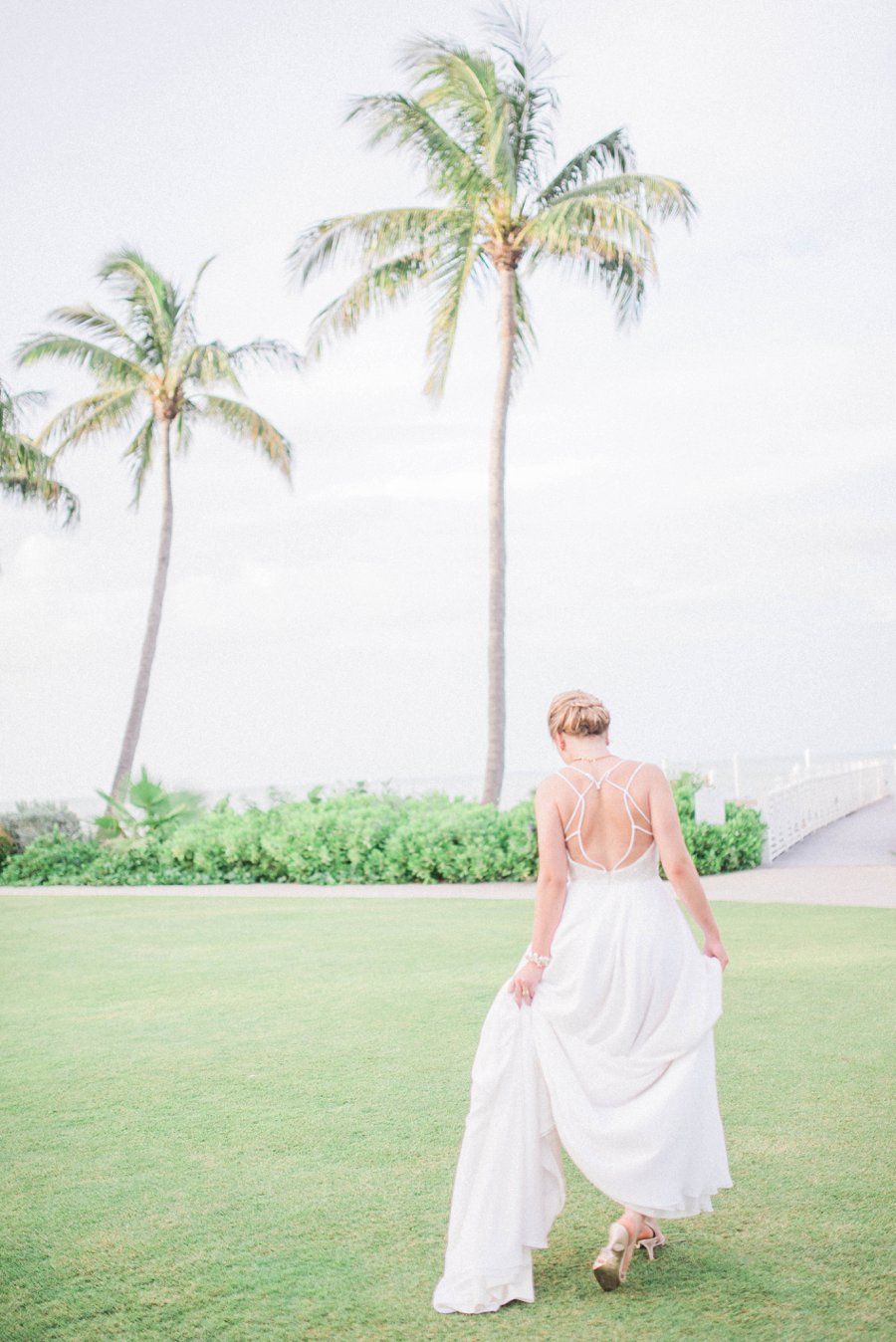 Blush & Peach Florida Destination Wedding Ideas via TheELD.com