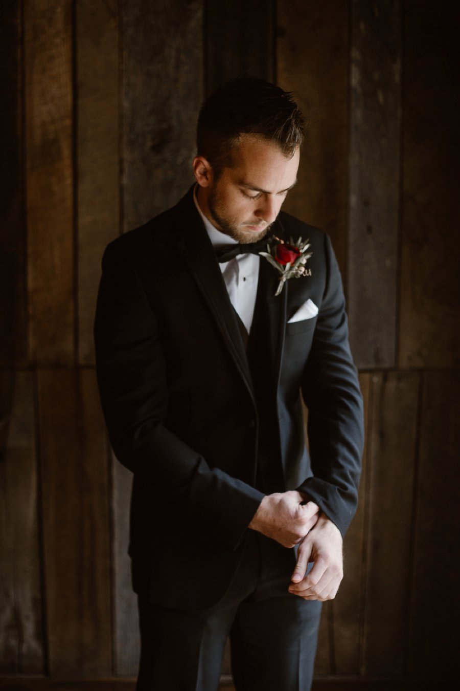 Red and White Rustic Wedding In Tennessee via TheELD.com