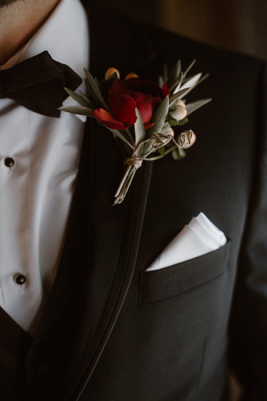 Red and White Rustic Wedding In Tennessee via TheELD.com