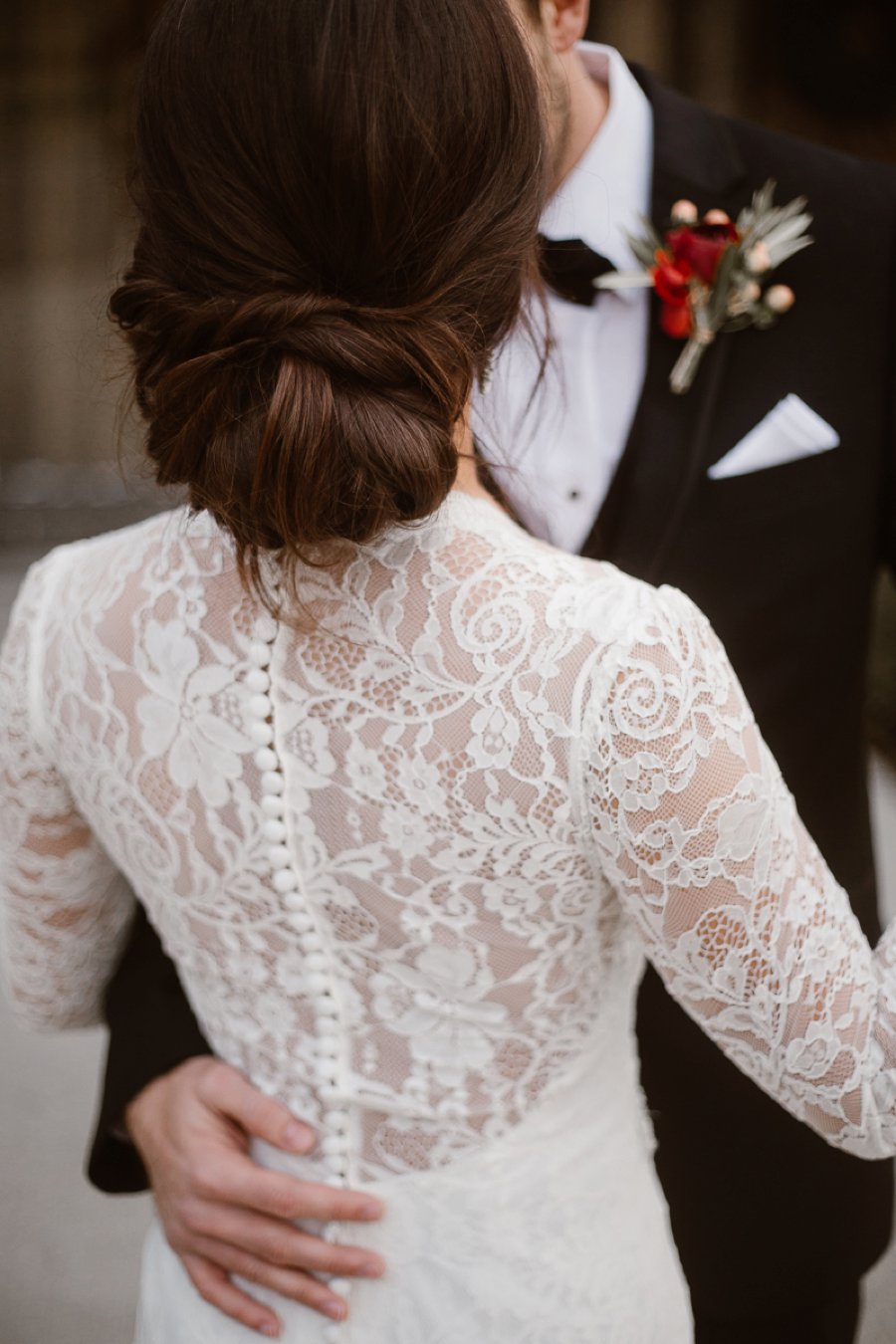 Red and White Rustic Wedding In Tennessee via TheELD.com