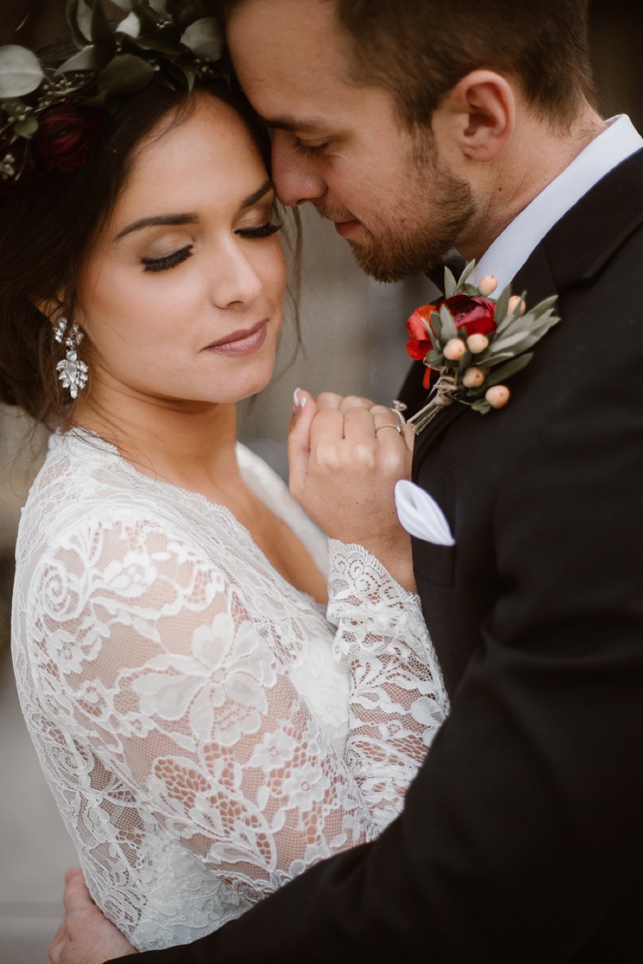 Red and White Rustic Wedding In Tennessee via TheELD.com