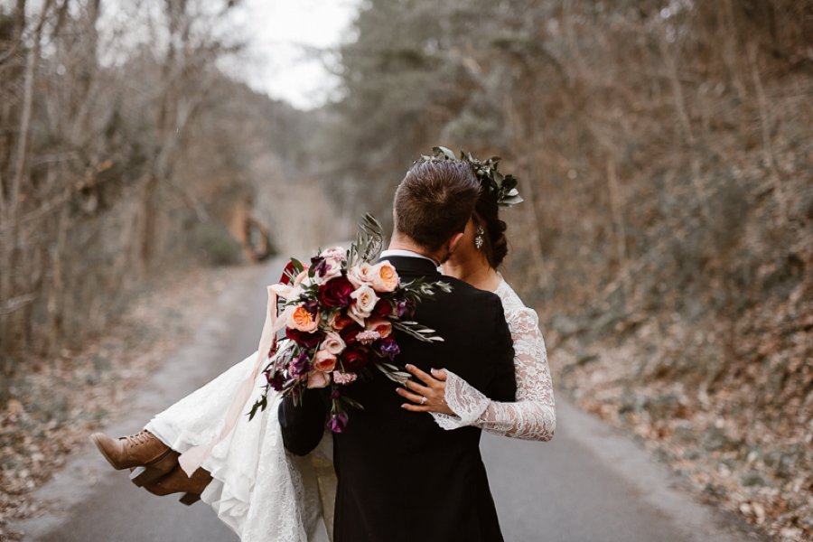 Red and White Rustic Wedding In Tennessee via TheELD.com