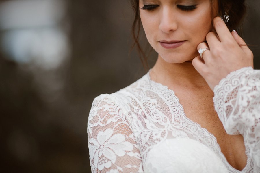 Red and White Rustic Wedding In Tennessee via TheELD.com