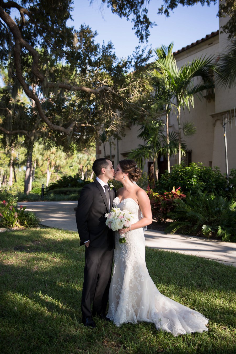 A Pink & White Classically Romantic Florida Wedding via TheELD.com