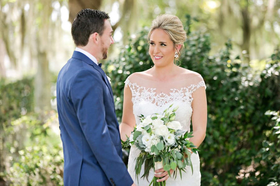 A Classic Navy & White Outdoor Florida Wedding via TheELD.com