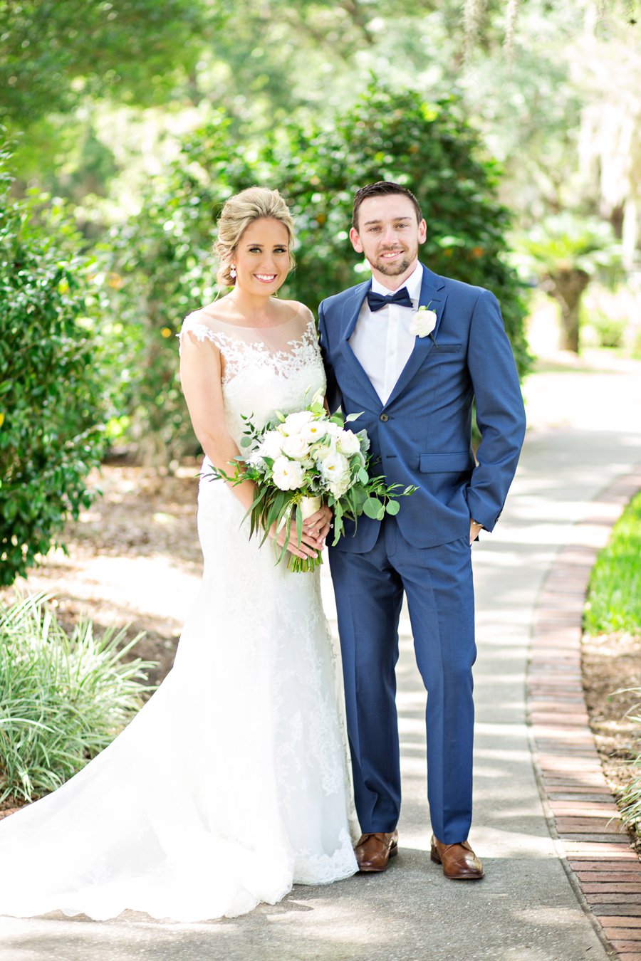 A Classic Navy & White Outdoor Florida Wedding via TheELD.com