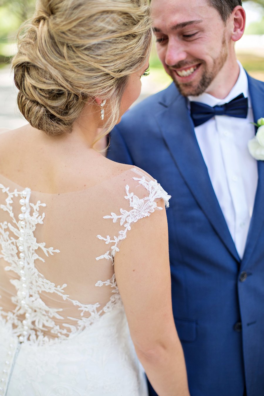 A Classic Navy & White Outdoor Florida Wedding via TheELD.com