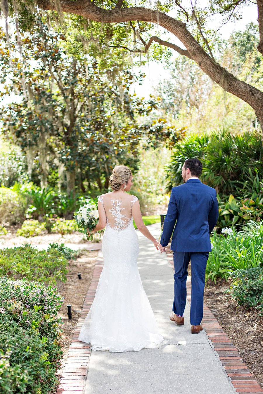 A Classic Navy & White Outdoor Florida Wedding via TheELD.com