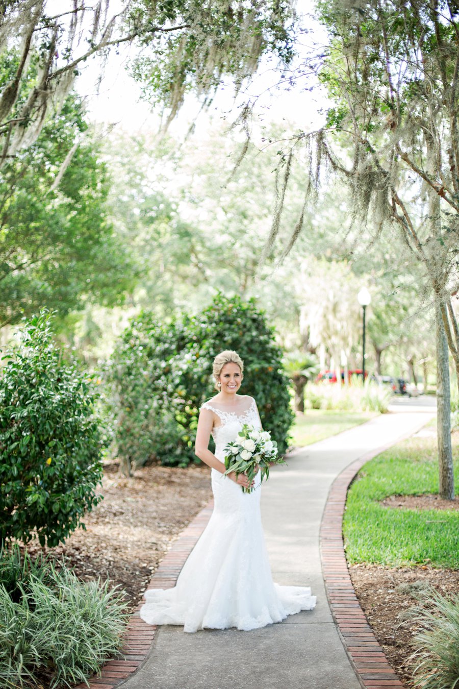 A Classic Navy & White Outdoor Florida Wedding via TheELD.com