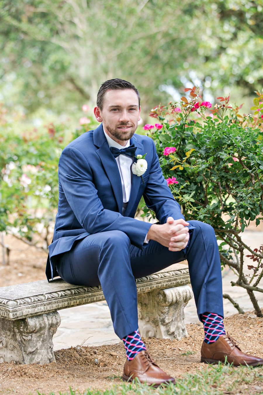 A Classic Navy & White Outdoor Florida Wedding via TheELD.com