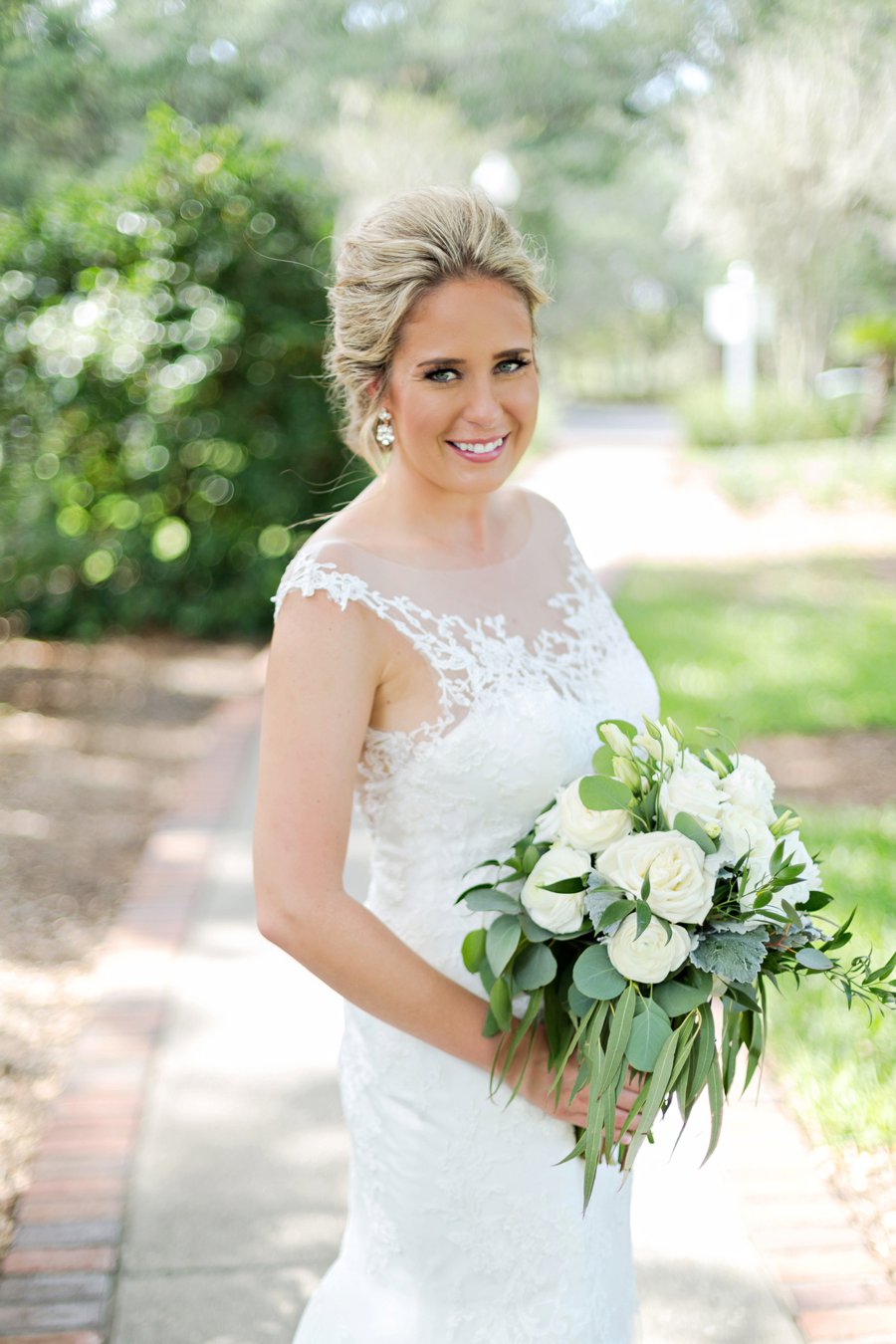 A Classic Navy & White Outdoor Florida Wedding via TheELD.com