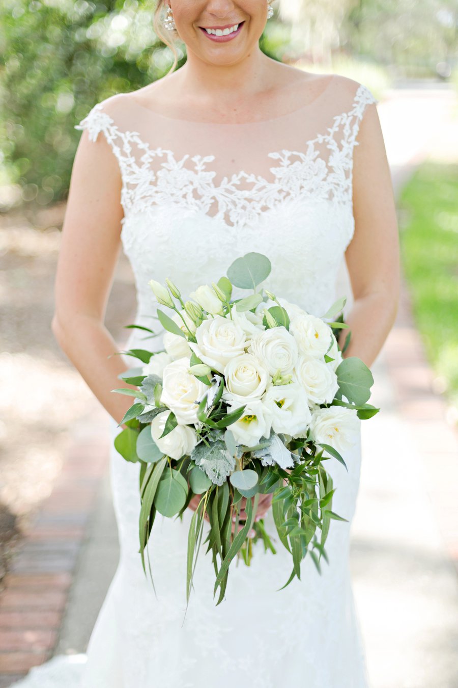 A Classic Navy & White Outdoor Florida Wedding via TheELD.com