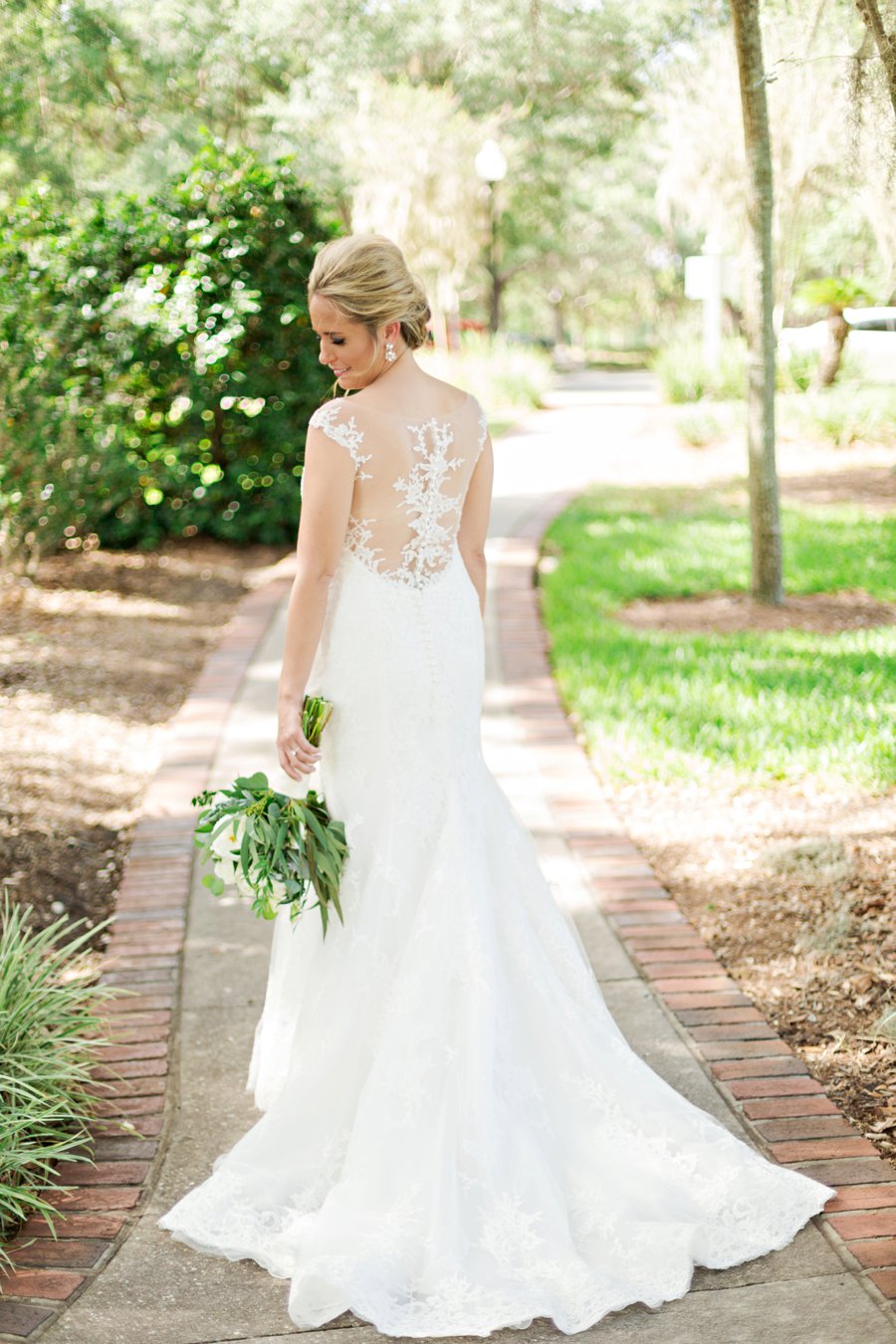 A Classic Navy & White Outdoor Florida Wedding via TheELD.com