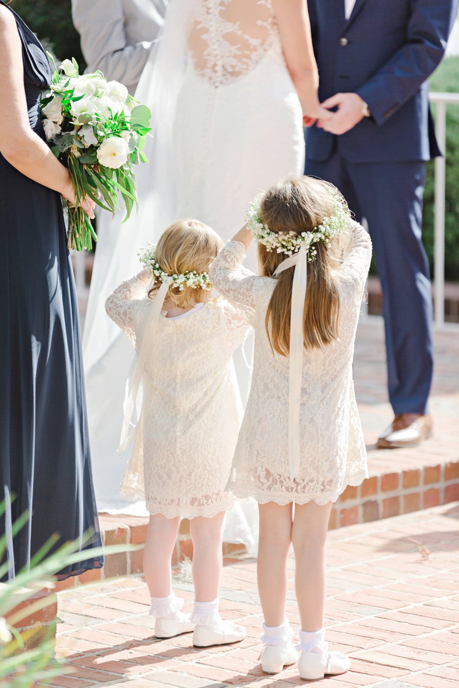 A Classic Navy & White Outdoor Florida Wedding via TheELD.com