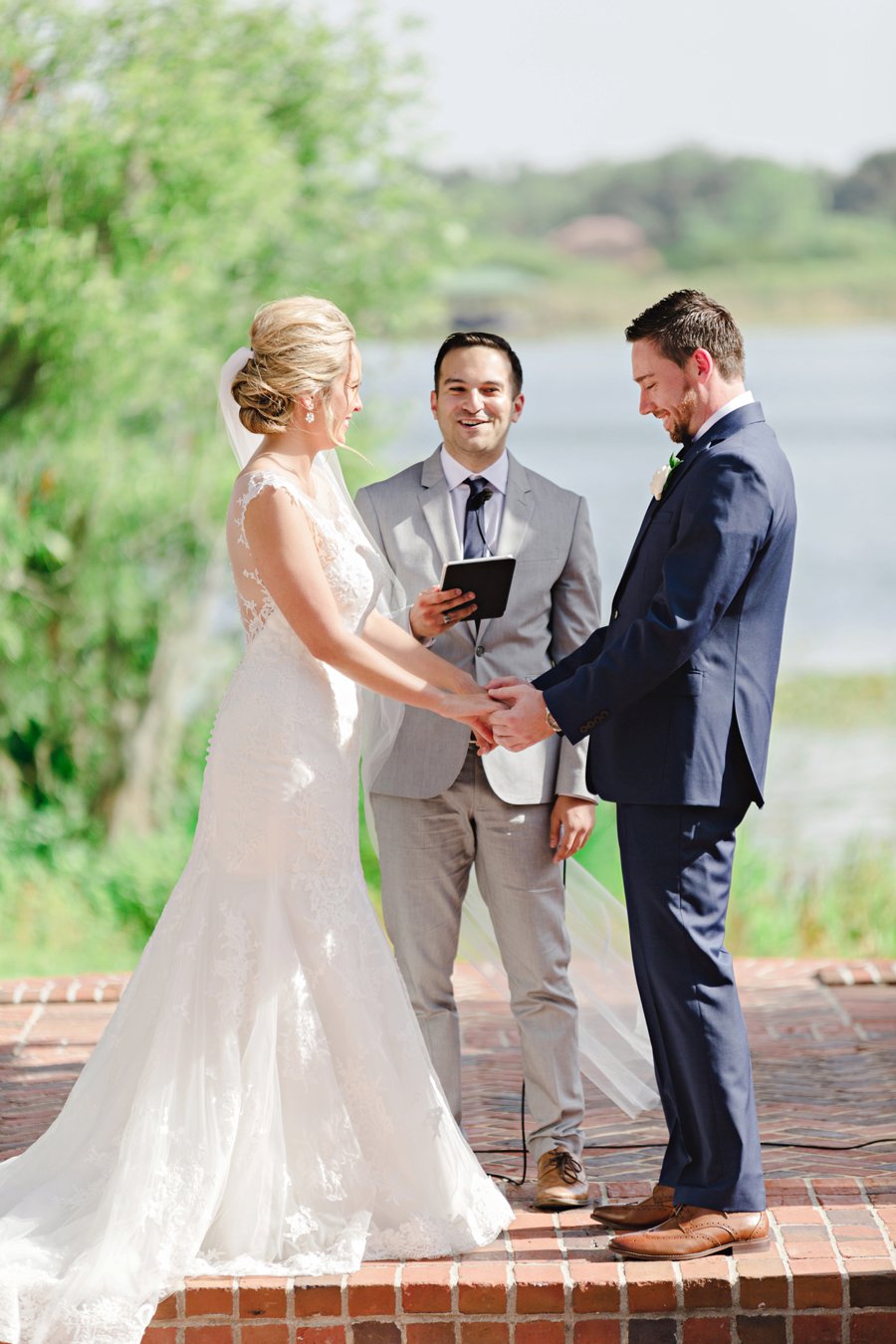 A Classic Navy & White Outdoor Florida Wedding via TheELD.com