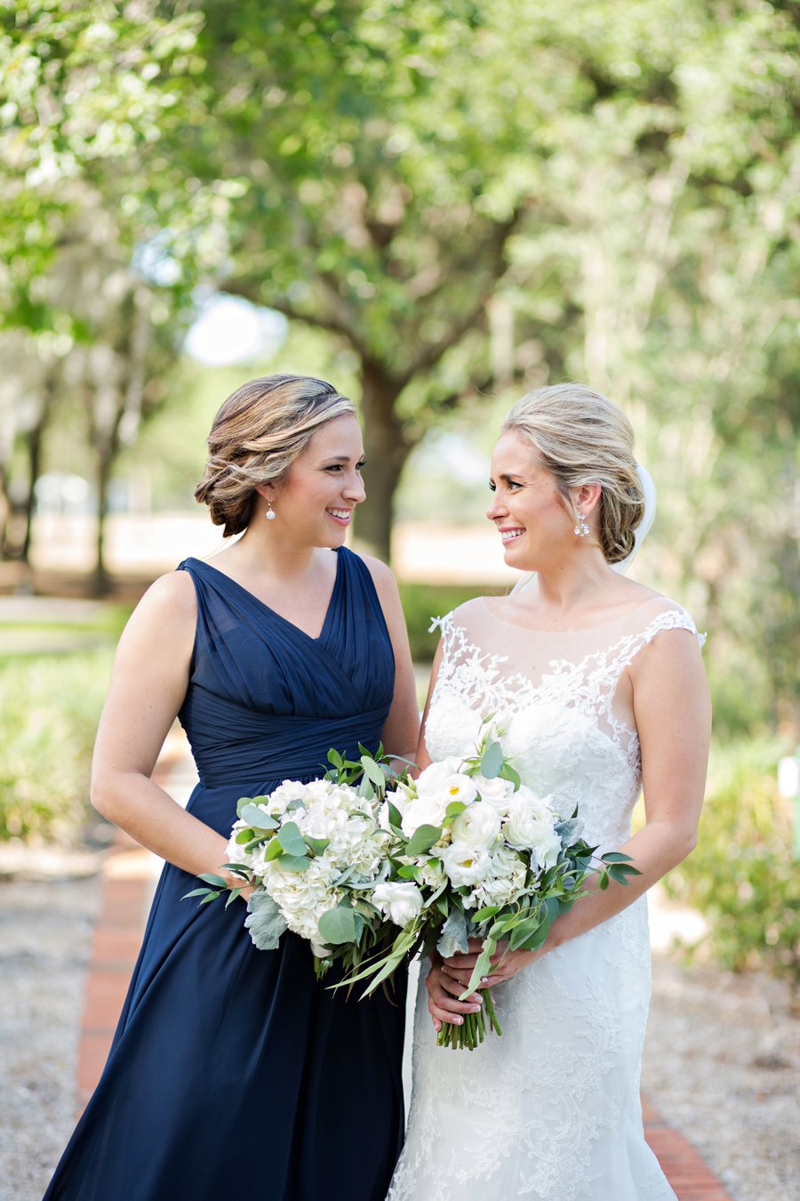 A Classic Navy & White Outdoor Florida Wedding via TheELD.com