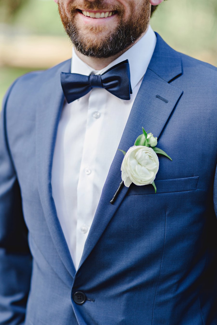 A Classic Navy & White Outdoor Florida Wedding via TheELD.com