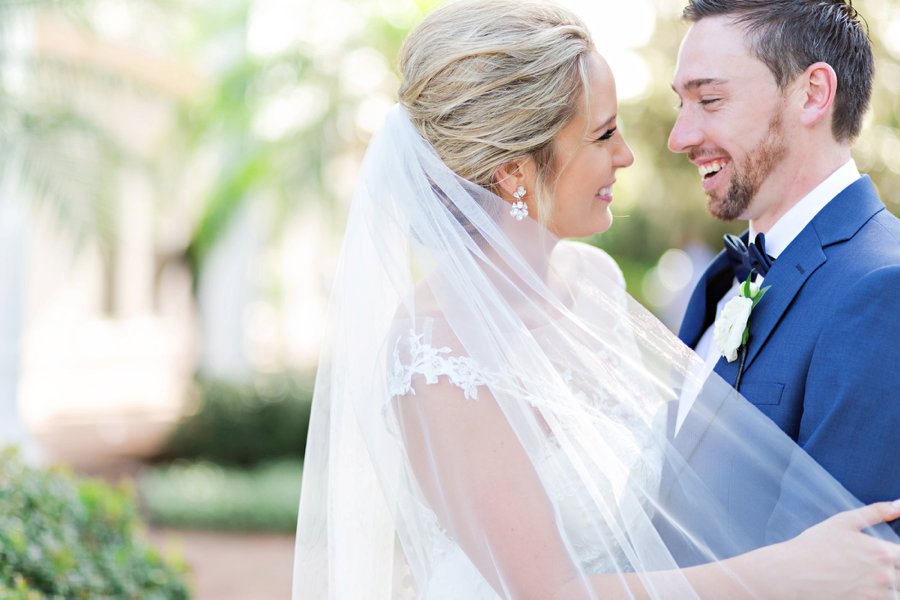 A Classic Navy & White Outdoor Florida Wedding via TheELD.com