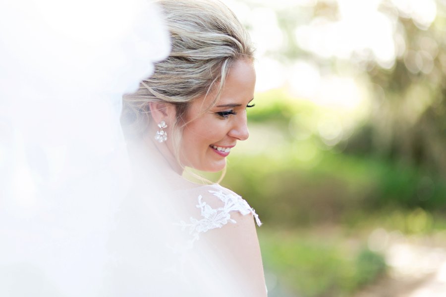 A Classic Navy & White Outdoor Florida Wedding via TheELD.com