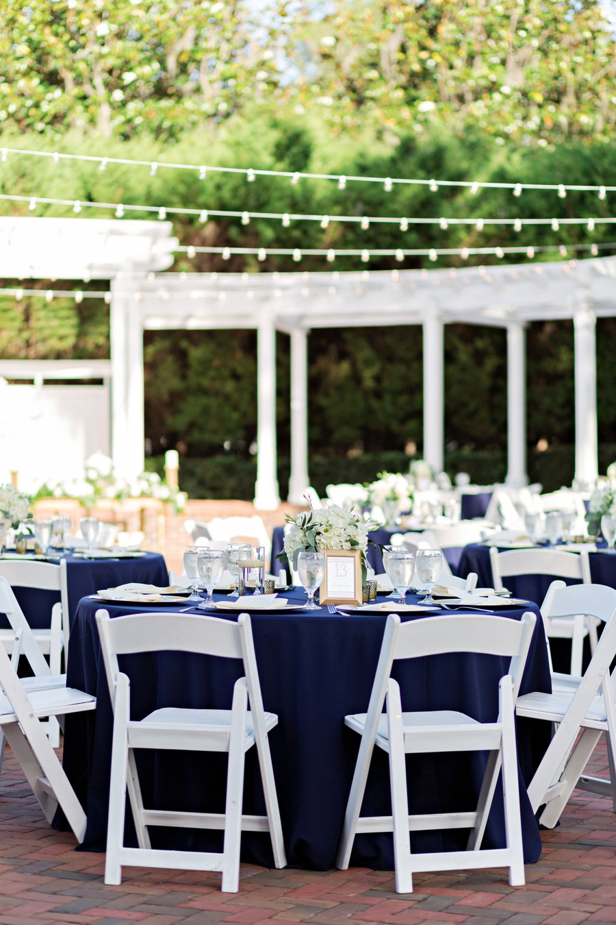 A Classic Navy & White Outdoor Florida Wedding via TheELD.com