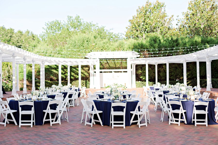 A Classic Navy & White Outdoor Florida Wedding via TheELD.com