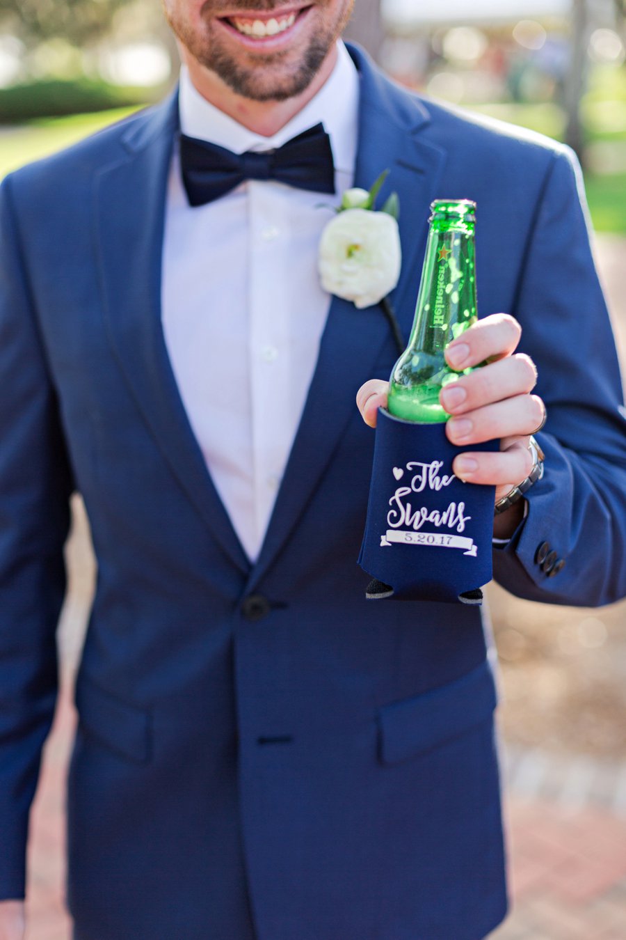 A Classic Navy & White Outdoor Florida Wedding via TheELD.com