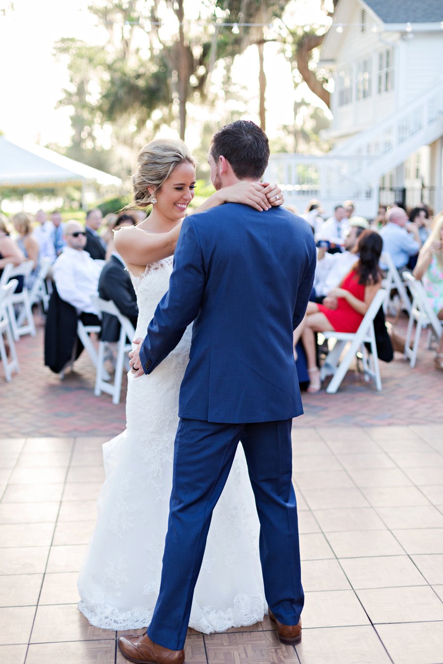 A Classic Navy & White Outdoor Florida Wedding via TheELD.com