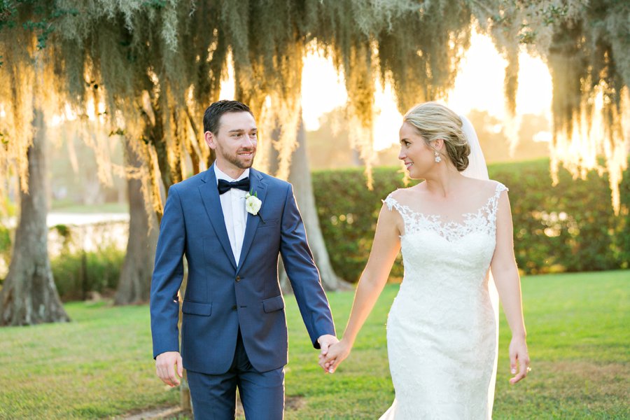 A Classic Navy & White Outdoor Florida Wedding via TheELD.com