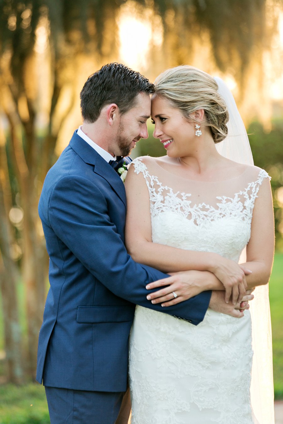 A Classic Navy & White Outdoor Florida Wedding via TheELD.com