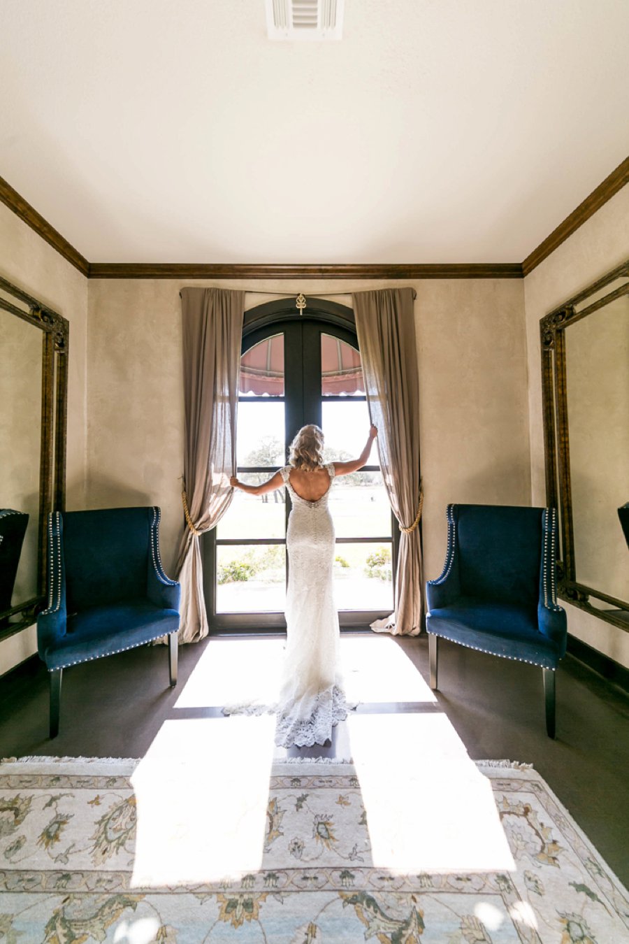 An Elegant Blush & Champagne Texas Destination Wedding via TheELD.com