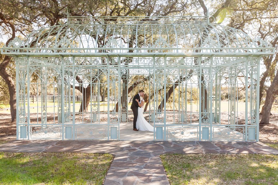 An Elegant Blush & Champagne Texas Destination Wedding via TheELD.com