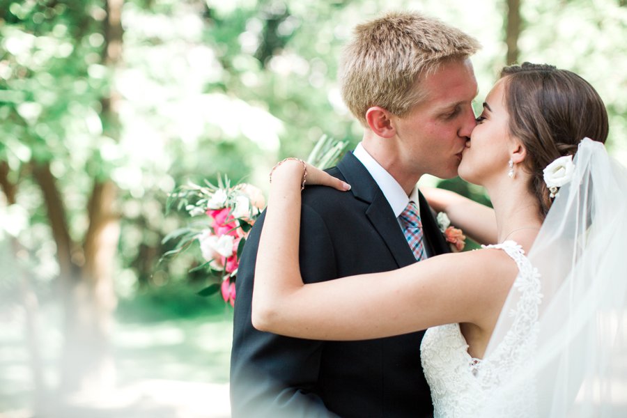 A Rustic Blue & Pink New York Wedding via TheELD.com