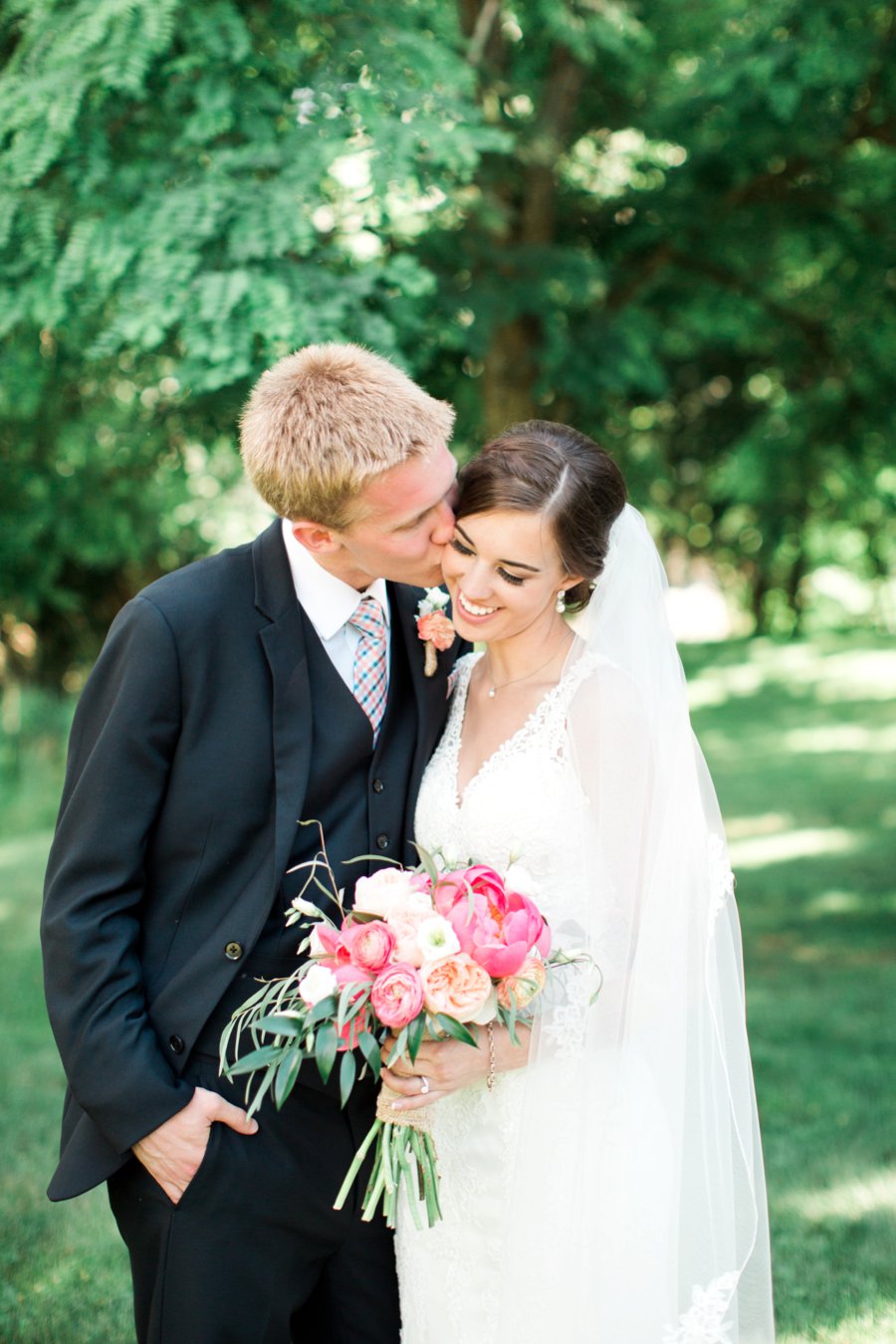 A Rustic Blue & Pink New York Wedding via TheELD.com