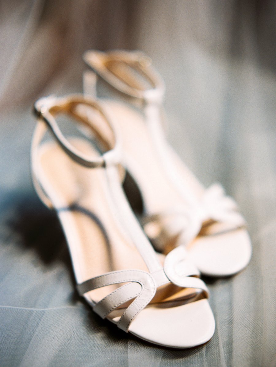 An Elegant Blue & Peach St. Louis Wedding via TheELD.com