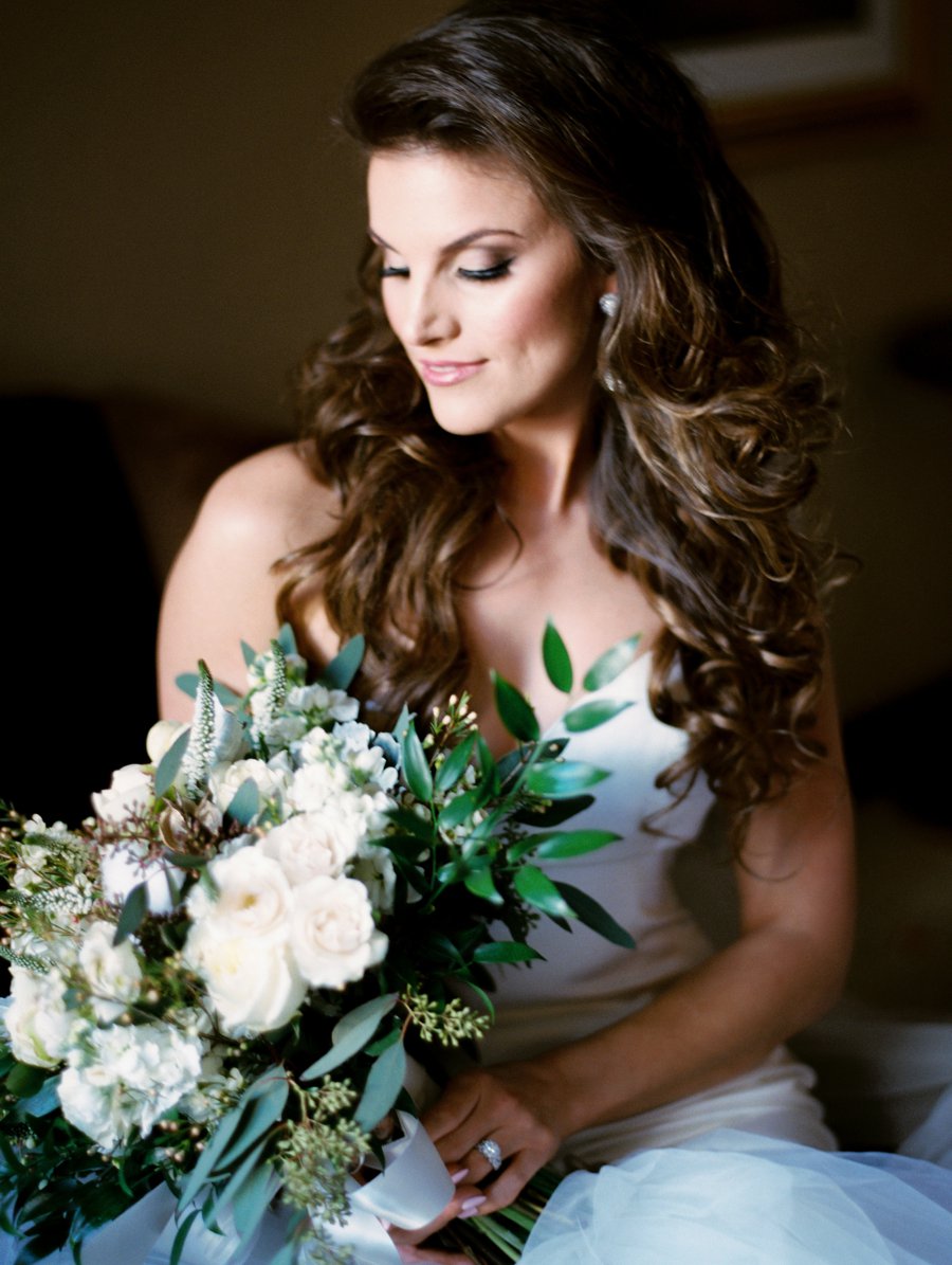 An Elegant Blue & Peach St. Louis Wedding via TheELD.com