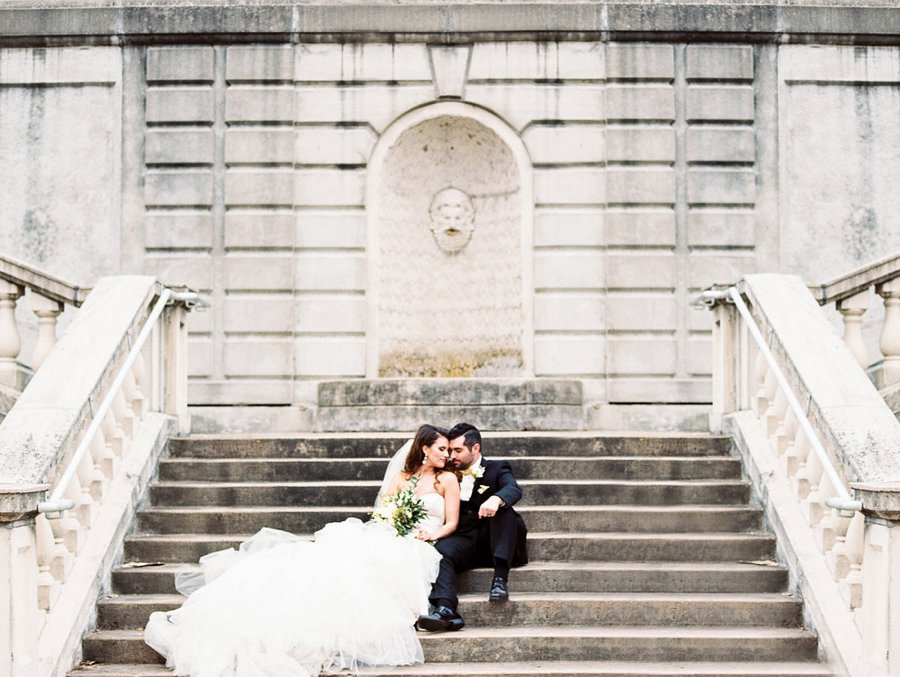 An Elegant Blue & Peach St. Louis Wedding via TheELD.com