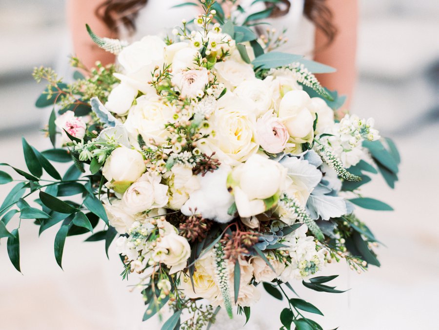 An Elegant Blue & Peach St. Louis Wedding via TheELD.com