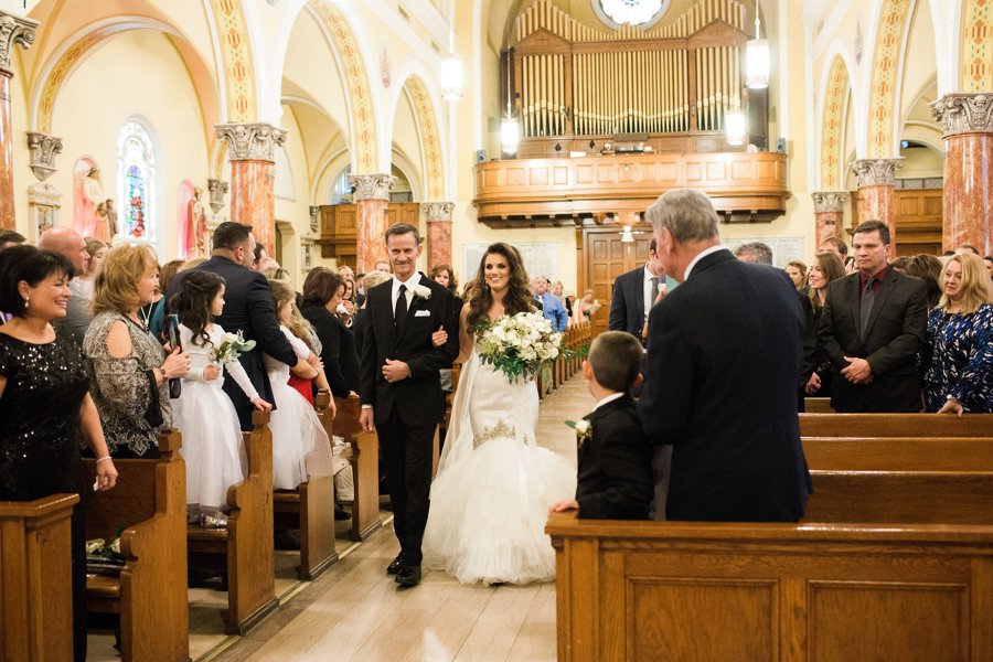 An Elegant Blue & Peach St. Louis Wedding via TheELD.com