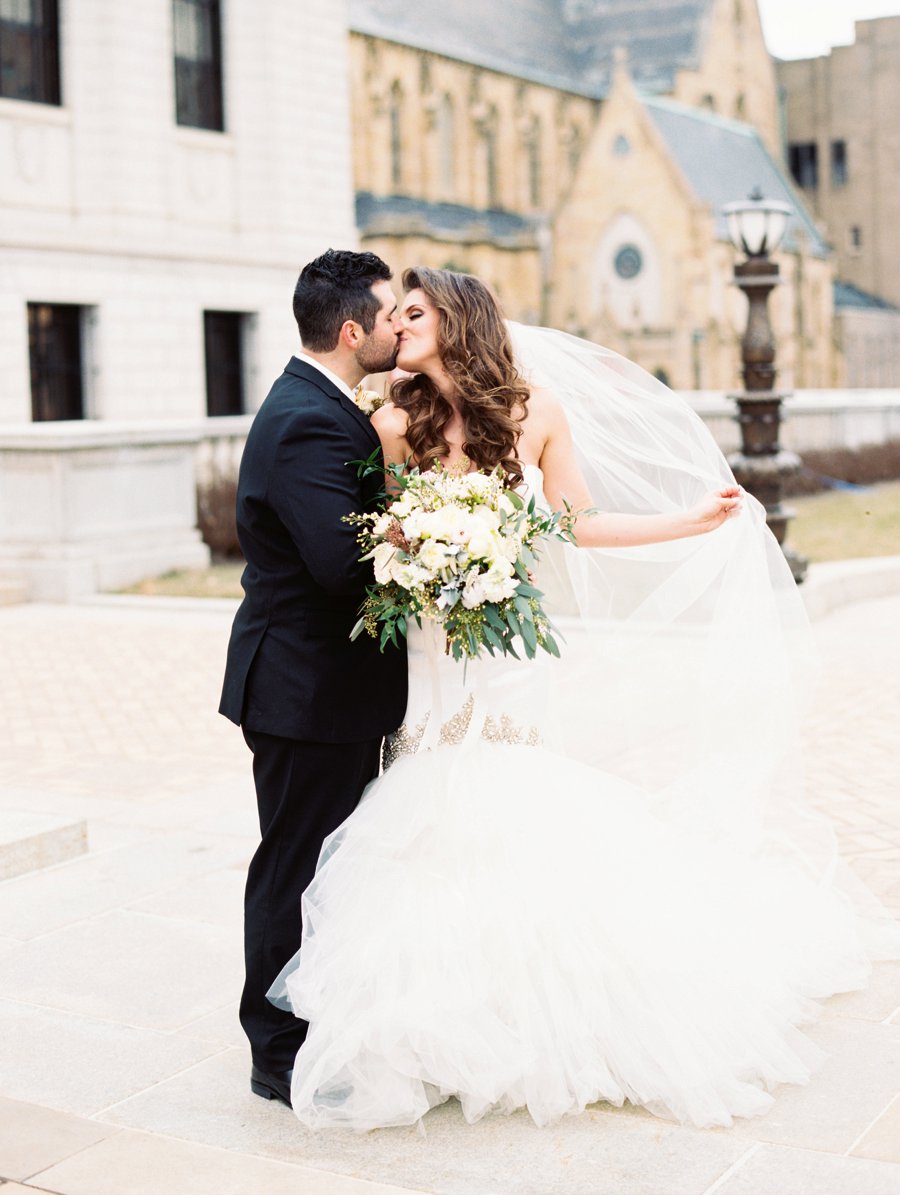 An Elegant Blue & Peach St. Louis Wedding via TheELD.com