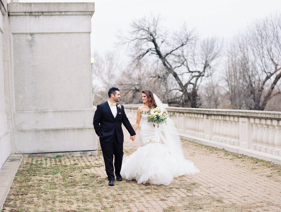 An Elegant Blue & Peach St. Louis Wedding via TheELD.com