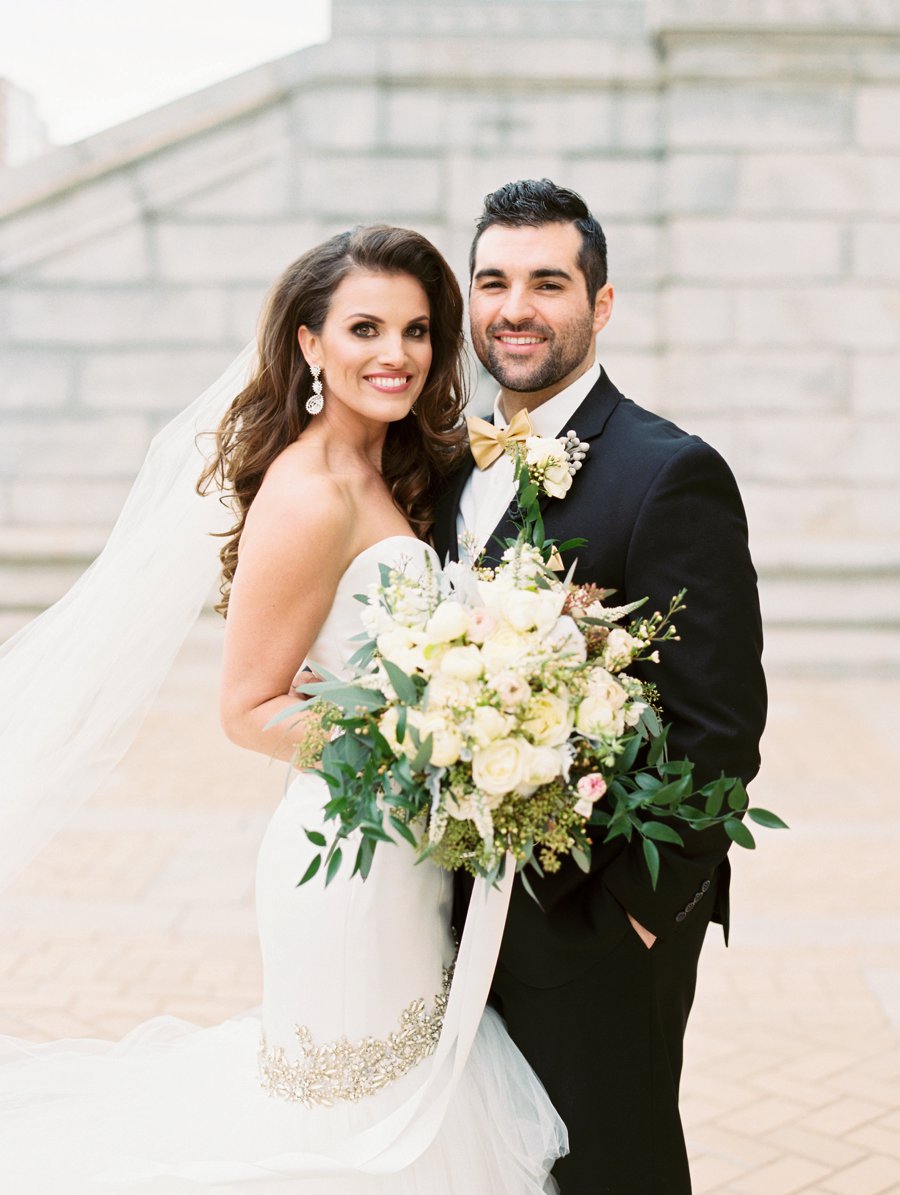 An Elegant Blue & Peach St. Louis Wedding via TheELD.com