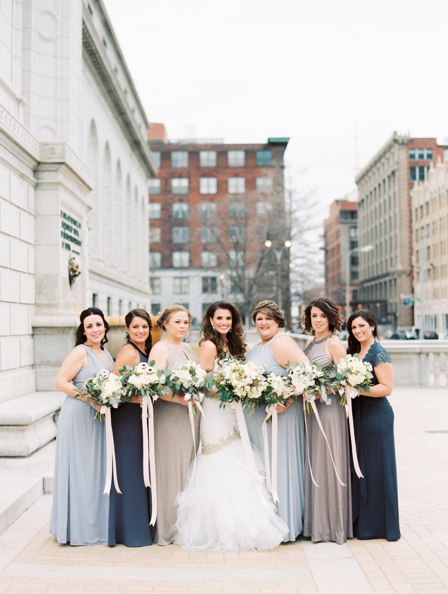 An Elegant Blue & Peach St. Louis Wedding via TheELD.com