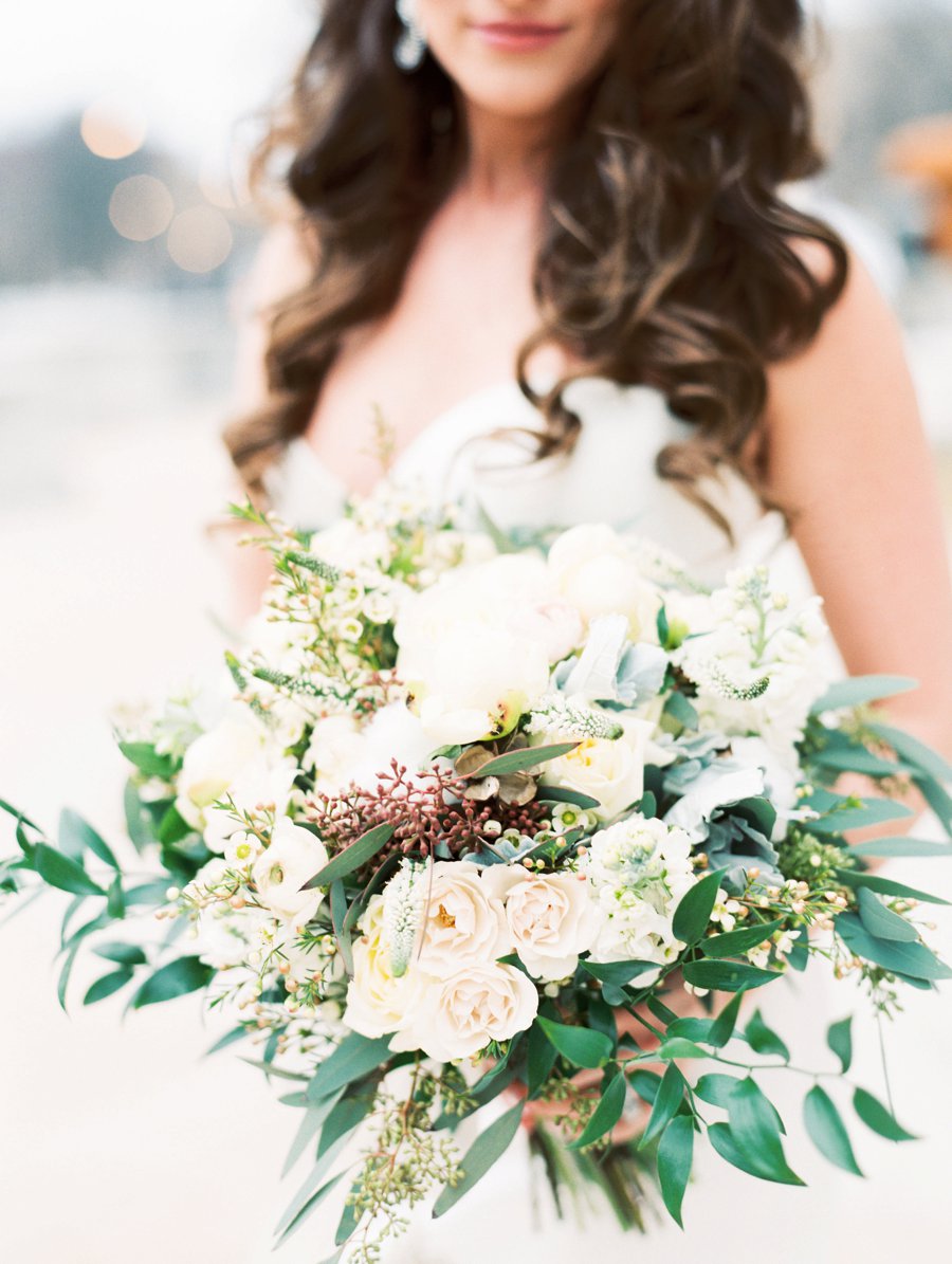 An Elegant Blue & Peach St. Louis Wedding via TheELD.com