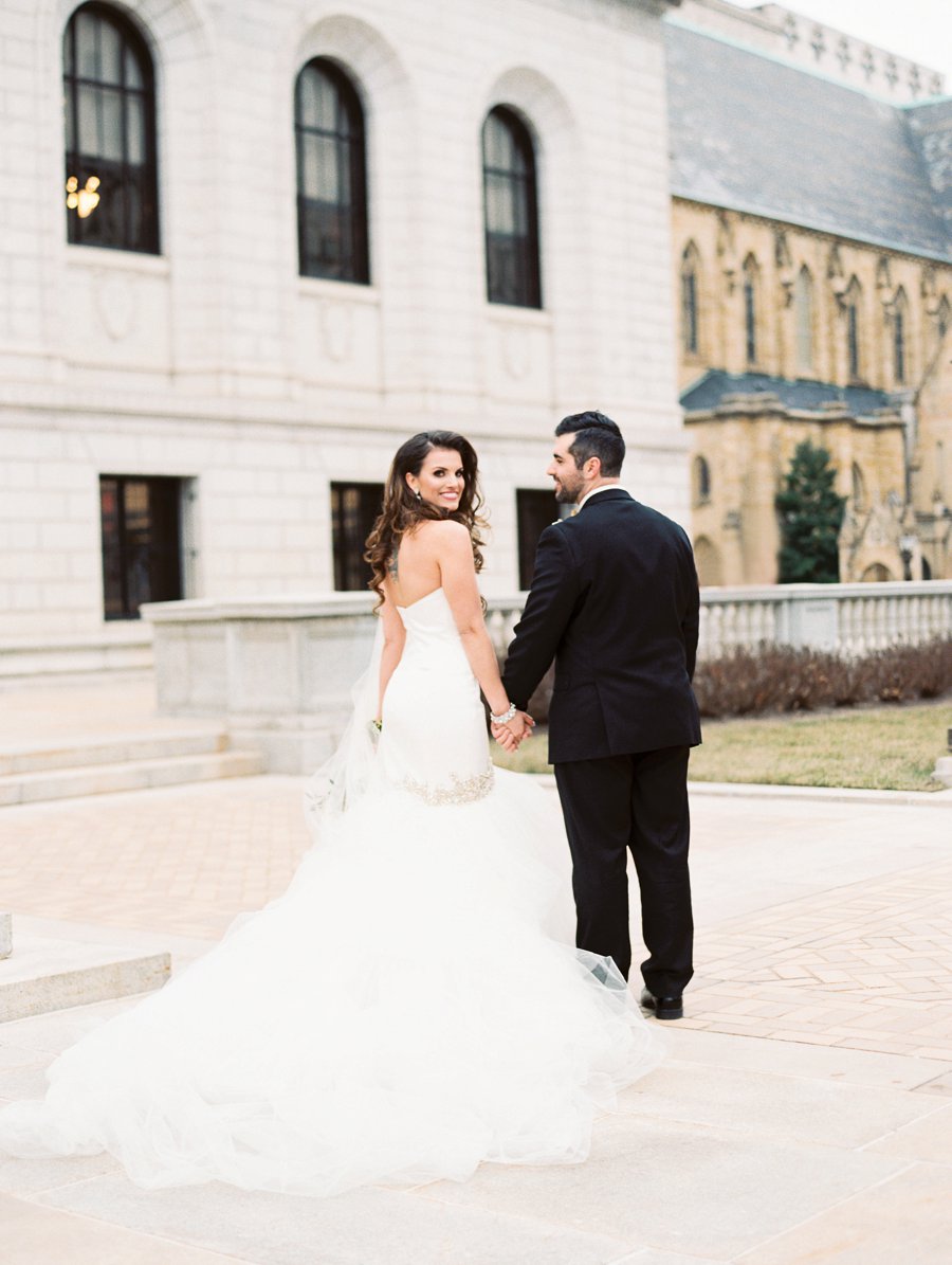 An Elegant Blue & Peach St. Louis Wedding via TheELD.com